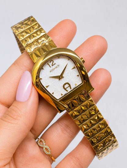 Aigner watch for ladies good quality 
270 dhs✅

Zain59
♥️♥️♥️