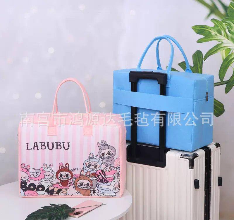 🍭Labubu Travel bag
Good quality
Size : 40 * 30 * 20  cm
35 dhs🪙🌨️

Zain115
♥️♥️♥️