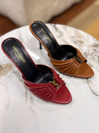 YSL

120 dhs✅

Size 36-42

Zain55
♥️♥️♥️
