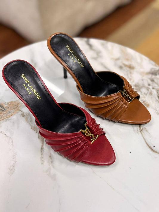 YSL

120 dhs✅

Size 36-42

Zain55
♥️♥️♥️