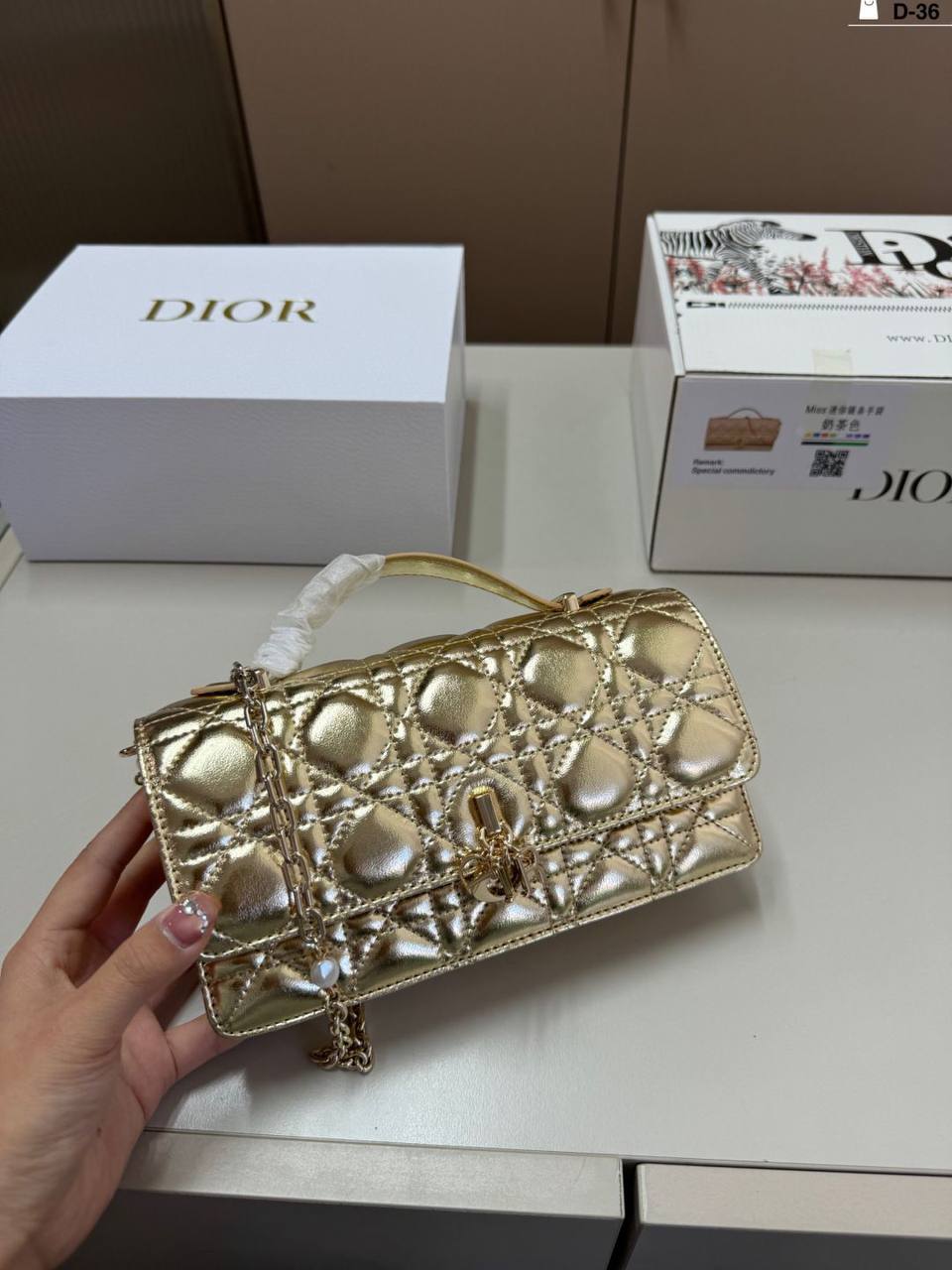 Dior Bag 
Master
20Cm 

With Box
🎁🎁🎁

340 dhs✅

Zain131
♥️♥️♥️