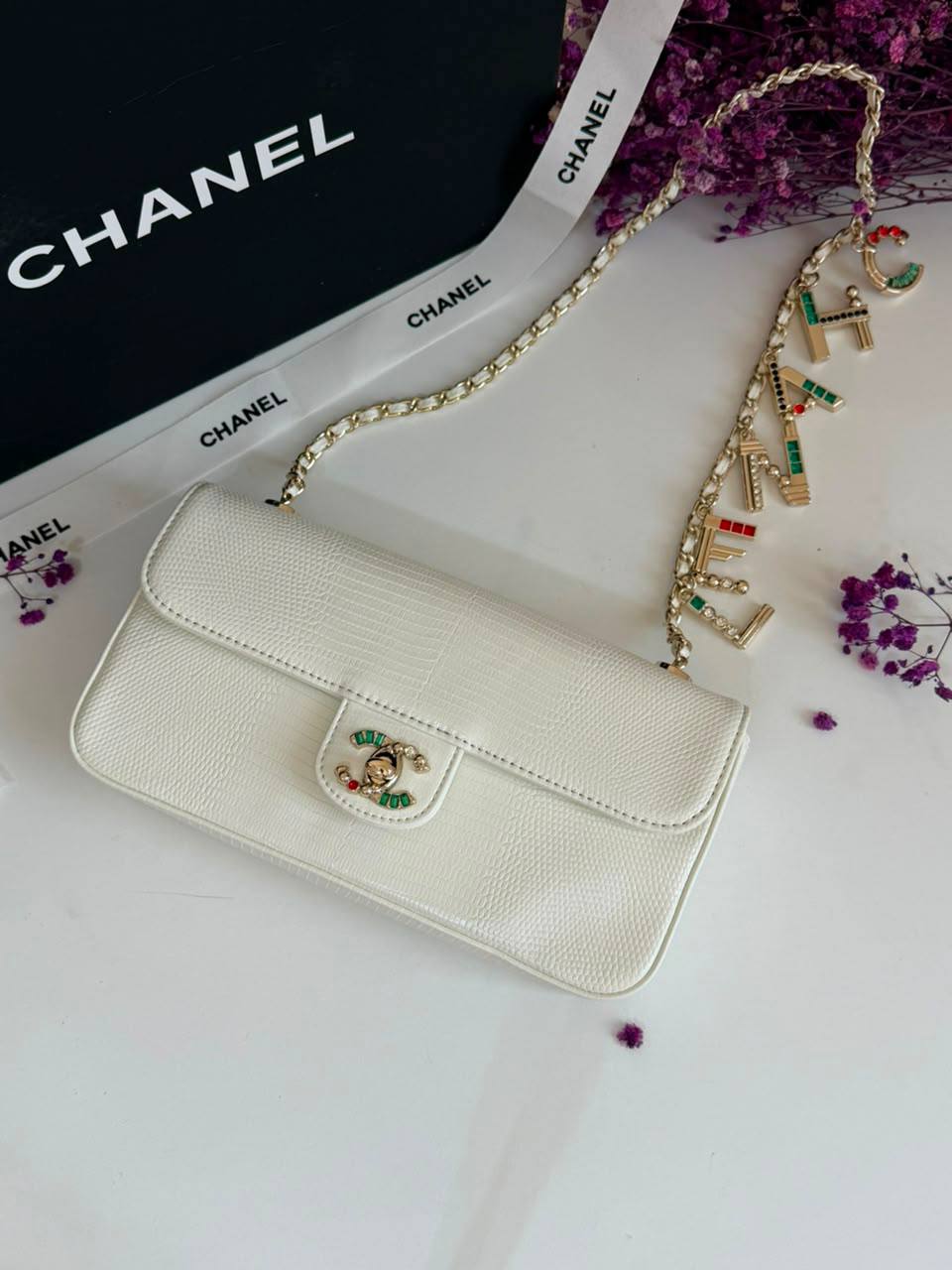 Chanel

240 dhs

Zain134
♥️♥️♥️