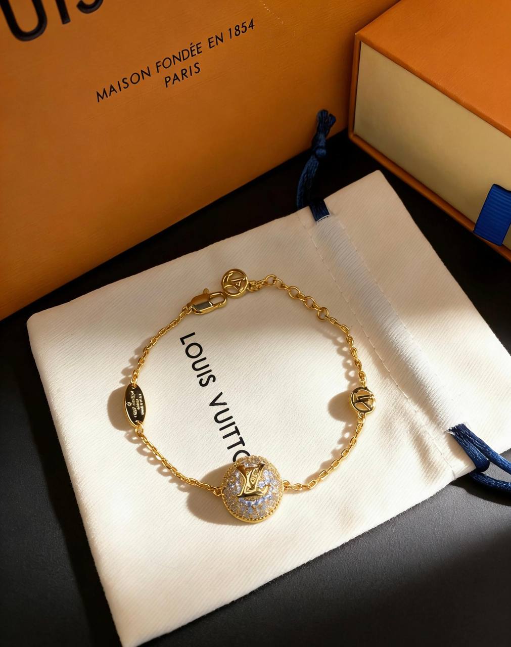 EACH BRACELET 
MASTER QUALITY💫✨
50 DHS🇦🇪
WITH BOX AND PAPER BAG 🎁🛍️

Zain89
♥️♥️♥️