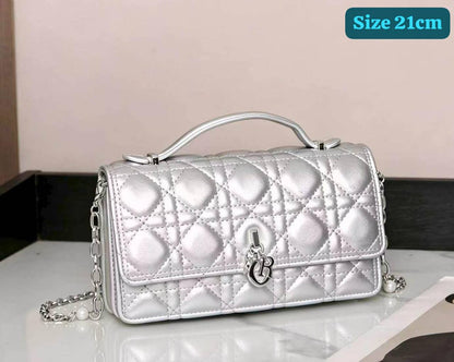 Dior
Good quality 
with box 
110 dhs✅

Zain186
♥️♥️♥️