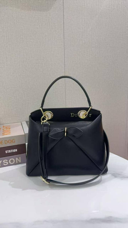 Dior  
110 dhs✅
Good quality 

Zain253
♥️♥️♥️