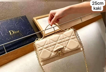 💗  Dior MissLady
1️⃣ First quality +🎁
Size : 25 * 9 * 20 cm
125 dhs✅
with box 🎁

Zain115
♥️♥️♥️