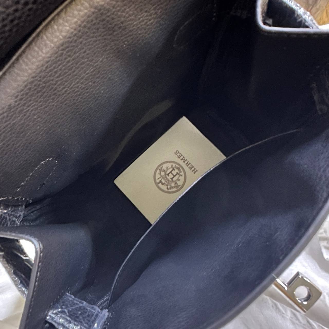 HERMES 

NEW DESIGN 

GOOD QUALITY 

WITH BOX 

110 DHS🇦🇪🇦🇪🇦🇪
Zain295
♥️♥️♥️