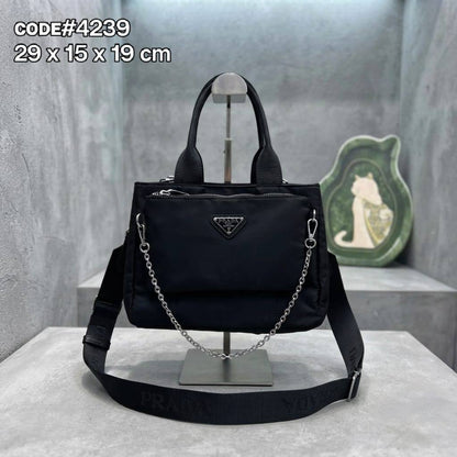 Prada ᴛᴏᴘ ʜᴀɴᴅʟᴇ 
ᴄʀᴏssʙᴏᴅʏ ʙᴀɢ
ʀᴇᴍᴏᴠᴀʙʟᴇ ᴢɪᴘ ᴘᴏᴜᴄʜ
ᴡɪᴛʜ ᴄʜᴀɪɴ sᴛʀᴀᴘ
ᴀʟsᴏ ᴛʀɪᴍ ʟᴏɴɢ sᴛʀᴀᴘ
ɪɴ ɴʏʟᴏɴ ʙʟᴀᴄᴋ ᴍᴀᴛᴇʀɪᴀʟ
ɪɴ ɴᴀᴘᴘᴀ ʟᴏɢᴏ ᴛʀɪᴀɴɢʟᴇ
sɪʟᴠᴇʀ ʜᴀʀᴅᴡᴀʀᴇ
sɪᴢᴇ : 29 cm

90 dhs🇦🇪🇦🇪

Zain31
♥️♥️♥️