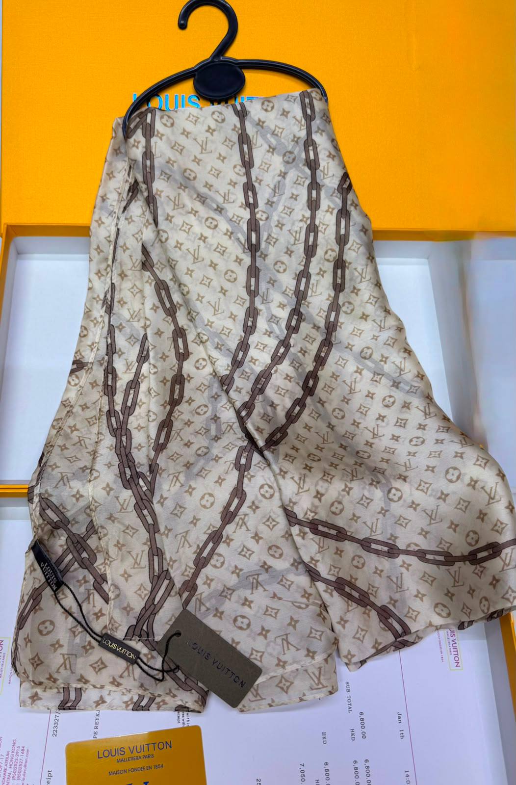Silk scarf 

40 dhs🇦🇪  
no box

60 dhs🇦🇪 with box

Zain93
♥️♥️♥️