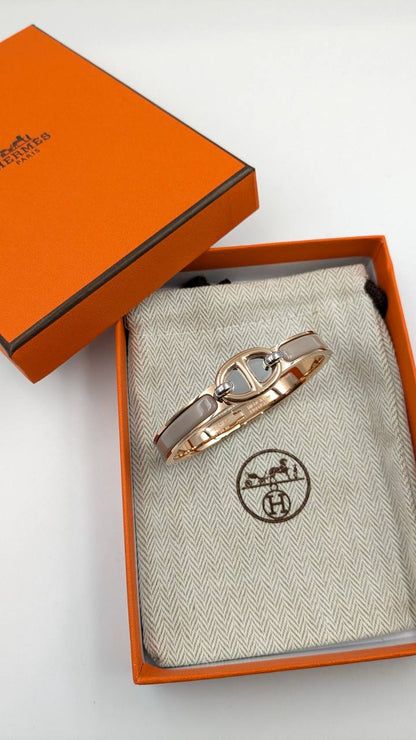 Hermes
Bangle
130 dhs✅

Zain210
♥️♥️♥️