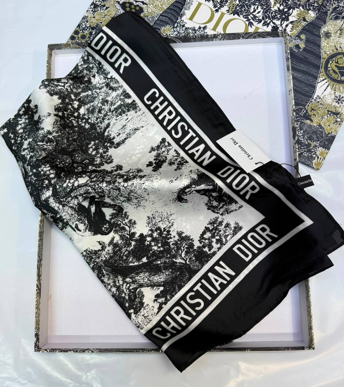 Silk scarf 🧣
40 dhs💓

Zain93
♥️♥️♥️