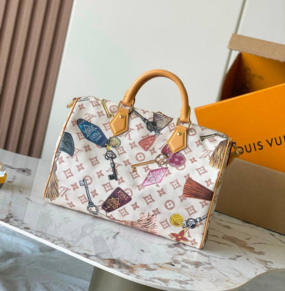 LV
 SPEEDY NEW DESIGN MASTER QUALITY 
260 dhs✅
(with leather)
30cm

Zain295
♥️♥️♥️