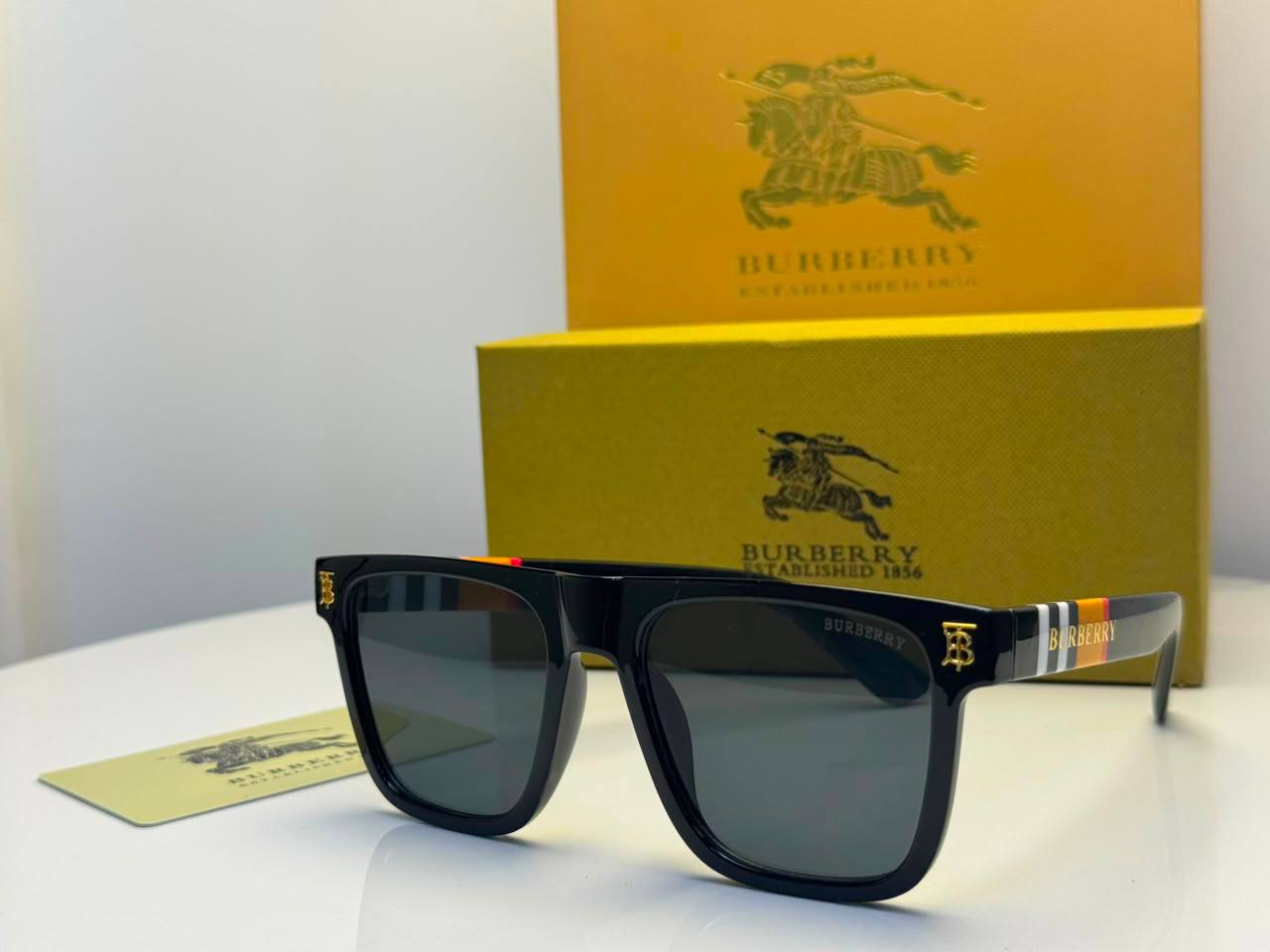 Sunglasses
65 dhs💓

Zain182
♥️♥️♥️