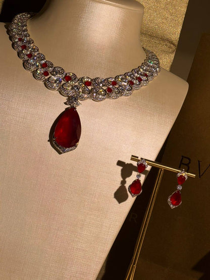 BVlGARI
 Collection 😍

Quality: Super Master 
Non -Tarnish color

* ⁠Necklace 
* ⁠Earring
For Price 👇 WTSP Text Zain 0568585901

Zain268
♥️♥️♥️