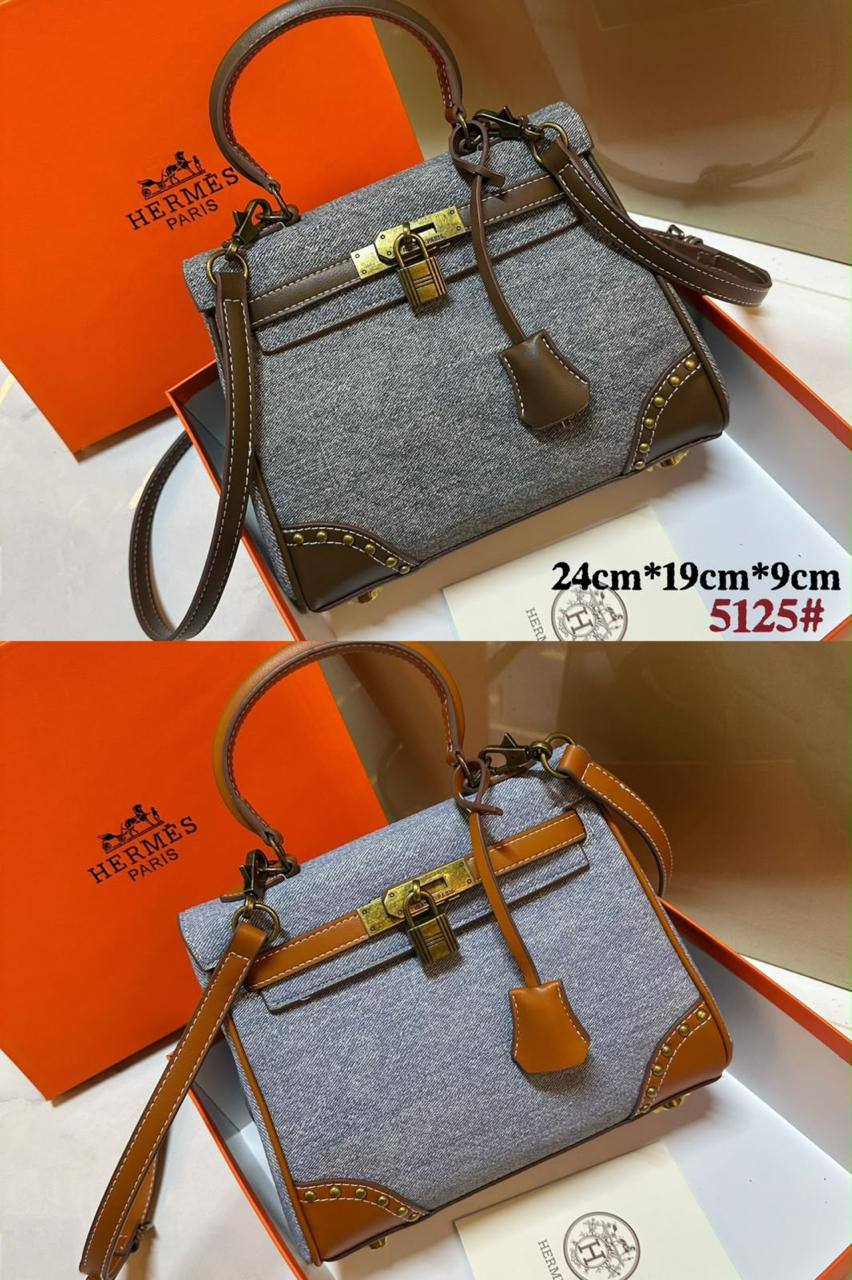 HERMES 
 MEDIUM SIZE GOOD QUALITY  WITH BOX 
100 dhs🇦🇪🇦🇪
Size:24cm

Zain17
♥️♥️♥️