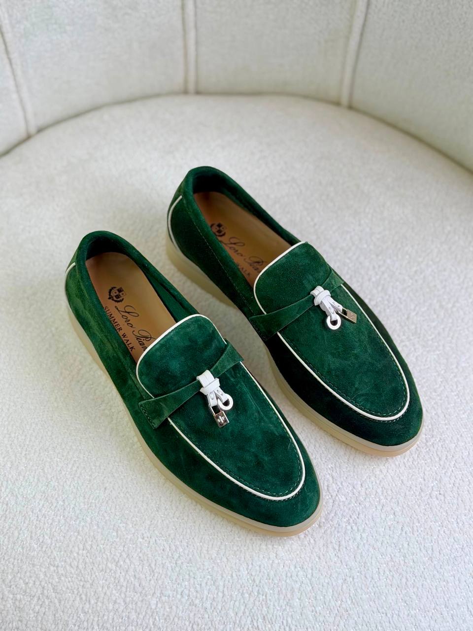 Loro Piana
Super *AAA* *+* Quality 💯 
With original packing🎁🎁
SIZE:36and41
Available now
450 dhs✅

Zain309
♥️♥️♥️