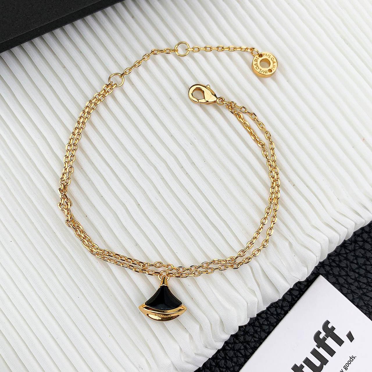 BVLGARI ❤️‍🔥*
Bracelet 🍁
Master quality 💯
With normal boxes 📦 
45 dhs🇦🇪
With master box 🗃️ 
85 dhs🇦🇪

Zain216
♥️♥️♥️