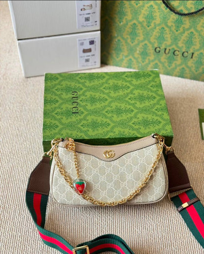 Gucci
100 dhs🇦🇪🇦🇪
good-quality with box 

Zain35
♥️♥️♥️