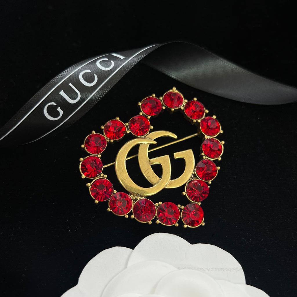Gucci 💫✨
BROOCH
55 DHS🗽
WITH BOX AND PAPER BAG🎁🛍️

Zain89
♥️♥️♥️