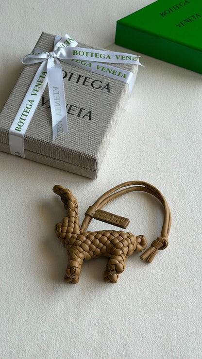 BOTTEGA VENETA CHARMS

*Super master quality*
*with complete packing*🎁

320 dhs✅

Zain280
♥️♥️♥️