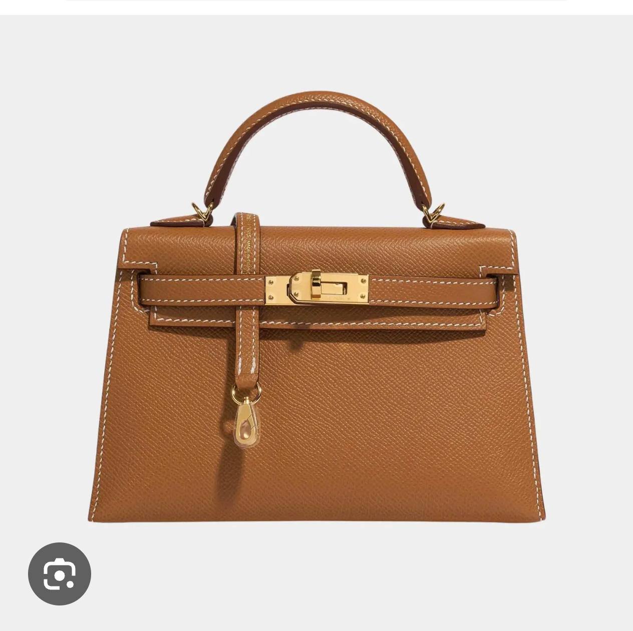 Hermes
GOOD quality

 With boxes 
🎁🎁🎁

SIZE 22 CM 
105 dhs✅

Zain200
♥️♥️♥️