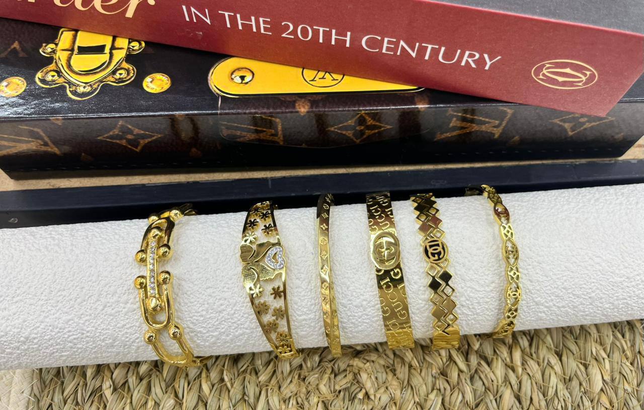 BANGLE’S
New Arrival 🍃
20 dhs🪙🌨️

Zain263
♥️♥️♥️