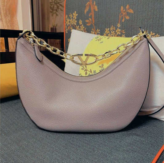 VALENTINO 
HIGH QUALITY 
120 dhs✅

Zain39
♥️♥️♥️