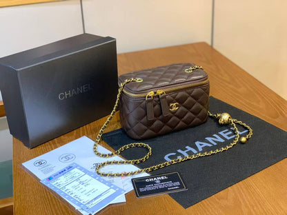 Chanel
good quality
withbox 
🎁🎁🎁

100 dhs🪙🖤

Zain143
♥️♥️♥️