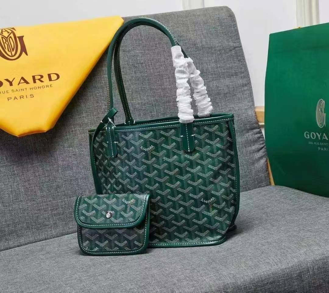 Goyard
30 cm
65 dhs🇦🇪

Zain17
♥️♥️♥️
