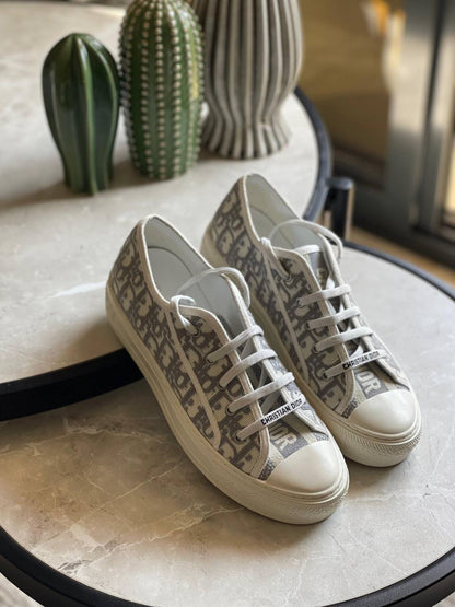 *Available agin*
DIOR 💥💥
*Super master quality*
*Size 36 to 41*
450 dhs🪙💚

Zain113
♥️♥️♥️