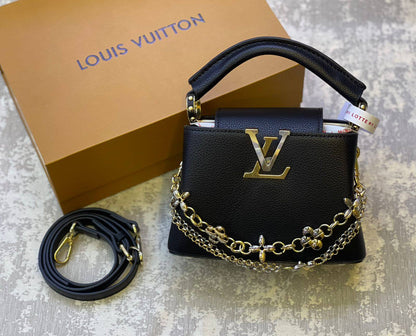 LV
230 dhs❣️

With box.  
🎁🎁🎁

Size. 21 cm.

Zain175
♥️♥️♥️