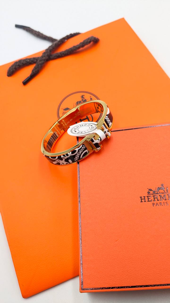 Hermes
*Super Master Quality* 
*Bracelet*
150 dhs🇦🇪🇦🇪 with Normal Box 🎁
190 dhs🇦🇪🇦🇪 with Good Box 🎁
230 dhs🇦🇪🇦🇪 with Master Box 🎁

Zain210
♥️♥️♥️