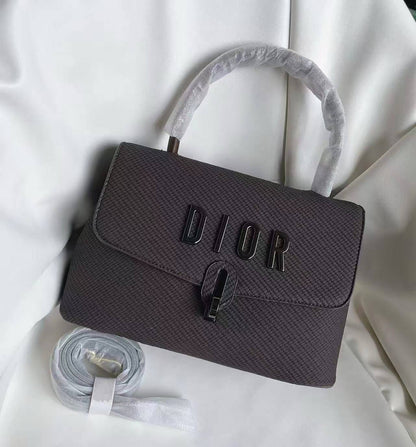 Dior
115 dhs❣️

Zain177
♥️♥️♥️