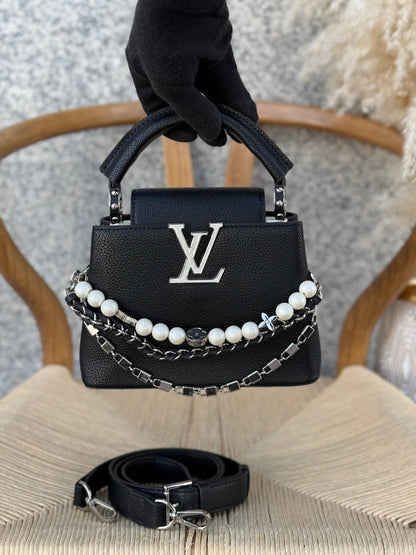 LV
21cm
350 dhs❣️
Top quality 
With box🎁

Zain167
♥️♥️♥️