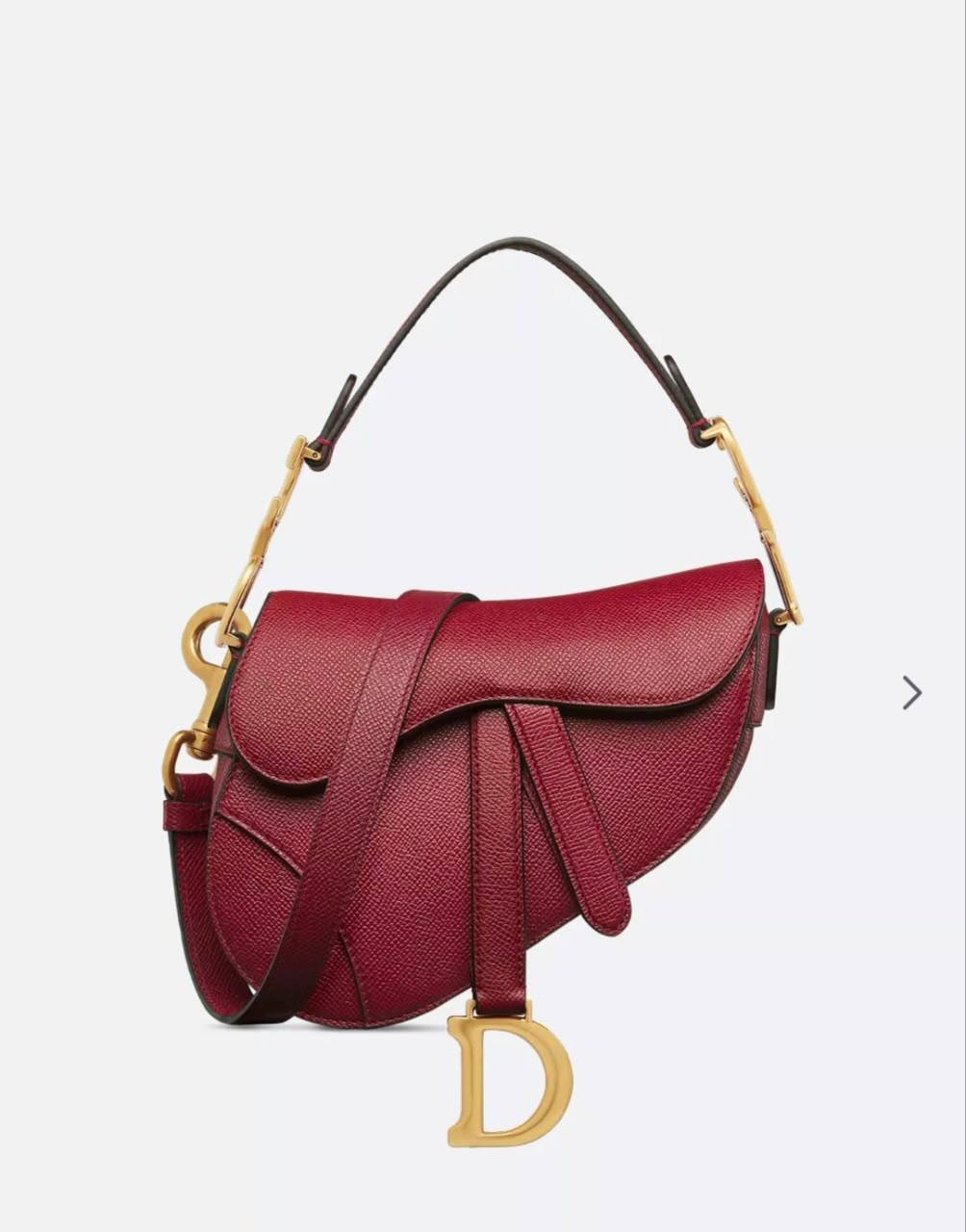 Dior

120 dhs
With box

Zain143
♥️♥️♥️