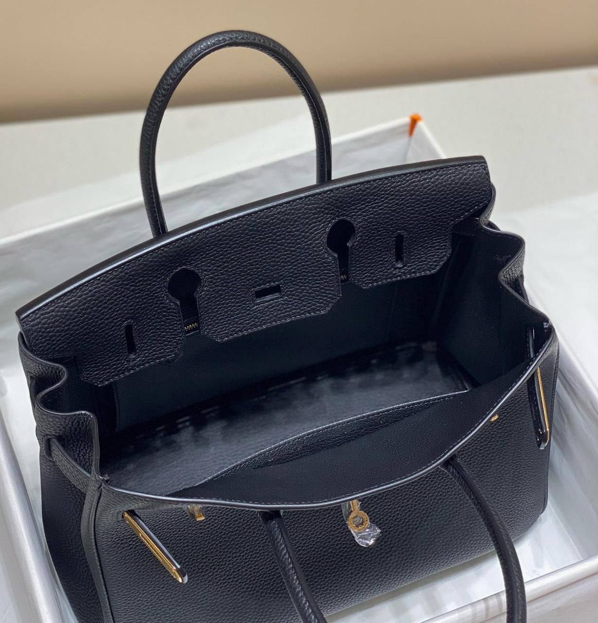 HERMES BIRKIN 
35CM 
GOOD QUALITY 
120 dhs✅

Zain295
♥️♥️♥️