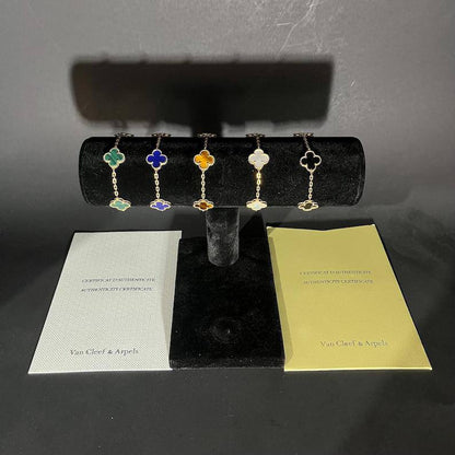 VCA ❤️‍🔥*
Mini Bracelet 🐦‍🔥
Super master quality 💯
With normal boxes 📦 
50 dhs🪙🌺
With master box 🗃️ 
90 dhs🪙🌺

Zain216
♥️♥️♥️