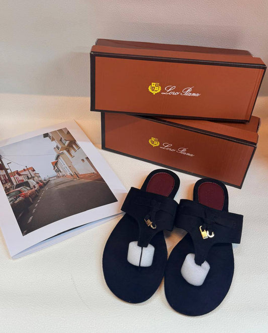 Slippers
Size 36-41
70 dhs✅

Zain236
♥️♥️♥️