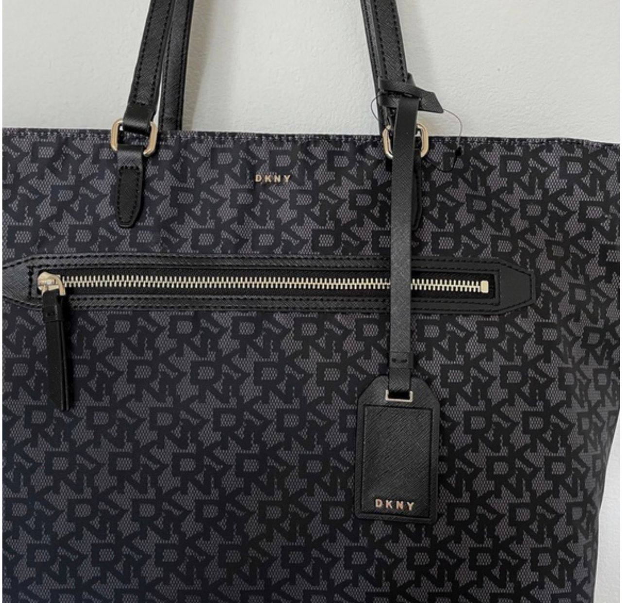 DKNY
100 dhs👑
SIZE：42cm
Good quality and big capacity

Zain35
♥️♥️♥️