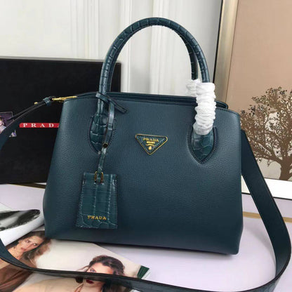Prada
110 dhs🪙🖤
good quality

Zain143
♥️♥️♥️