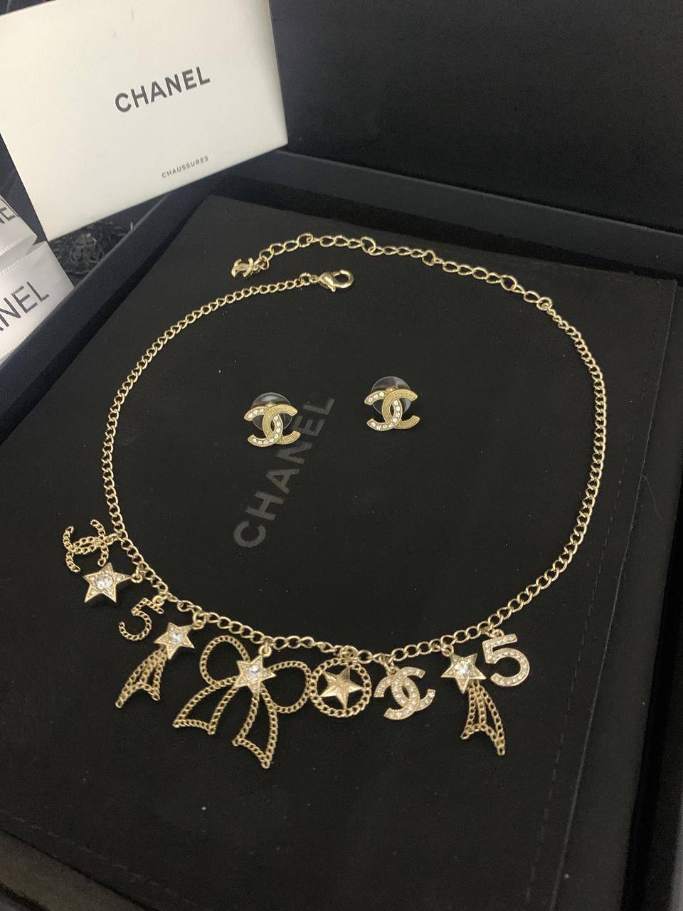 Chanel Set
_*Necklace*_ 
_*EARRINGS*_
140 dhs❣️
WITH GOOD BOX*
🎁🎁🎁

Zain89
♥️♥️♥️