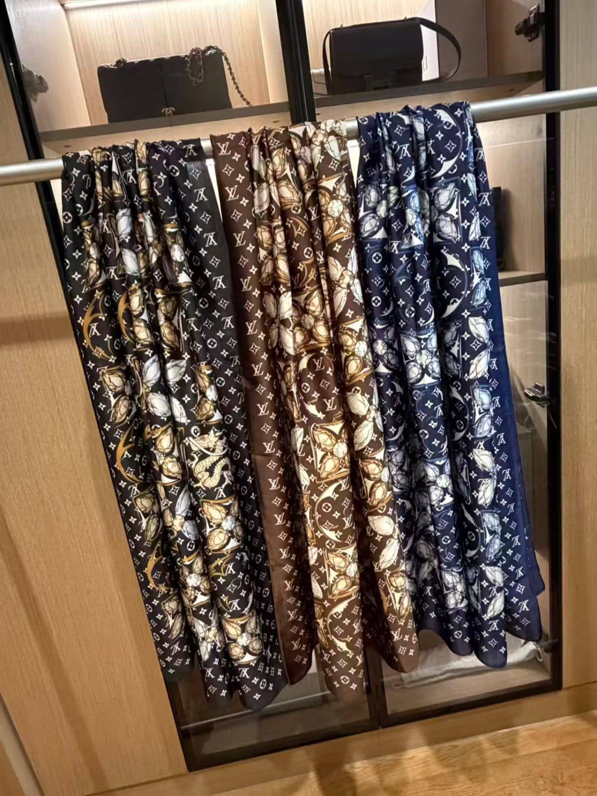 New Silk Scarf 🧣 
40 dhs🇦🇪🇦🇪🇦🇪

Zain232
♥️♥️♥️