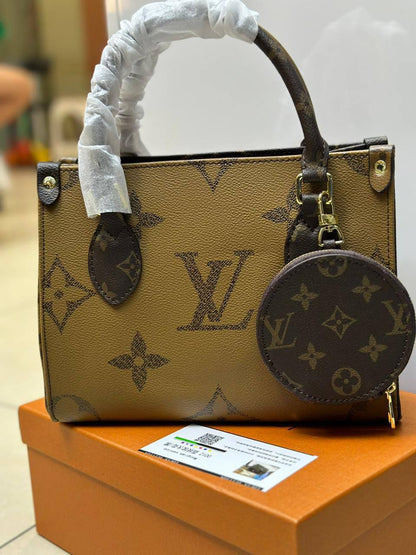 LV
Size 25cm
110 dhs✅
With box 📦

Zain70
♥️♥️♥️