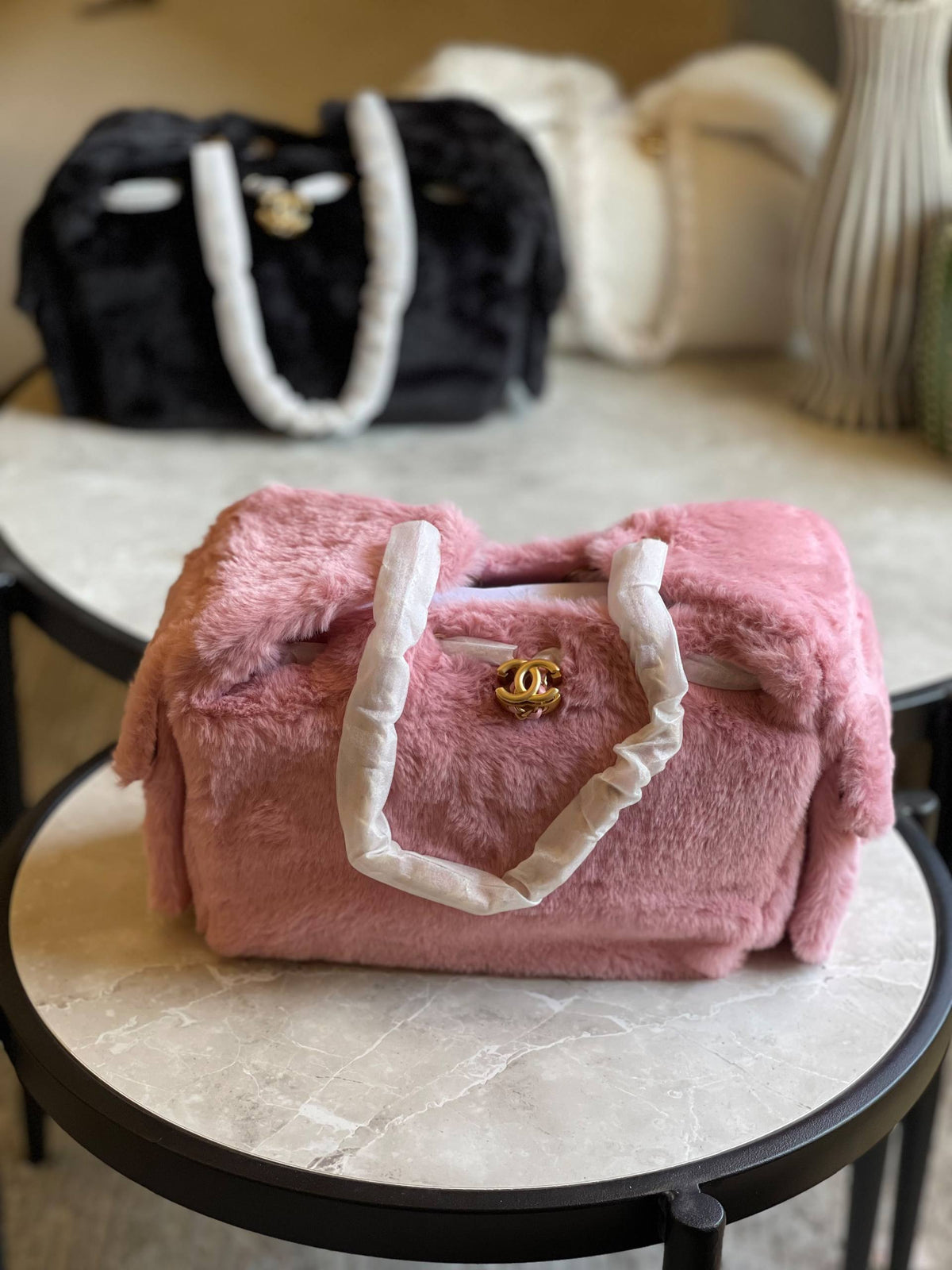 CHANEL✨
Available original box 📦 
With full packing 🎀🎀
Super high quality 💥💥


For Price 👇 WhatsApp✅
0568585901 
0507557372
0552275751 Owner Zain 👌

Zain283
♥️♥️♥️