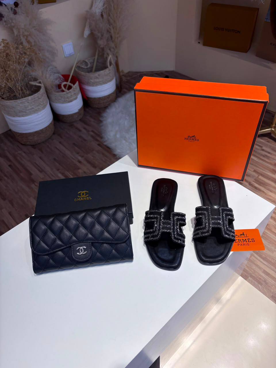 Chanel Set
Size 36-41
160 dhs🇦🇪🇦🇪

Zain07
Zain120
♥️♥️♥️