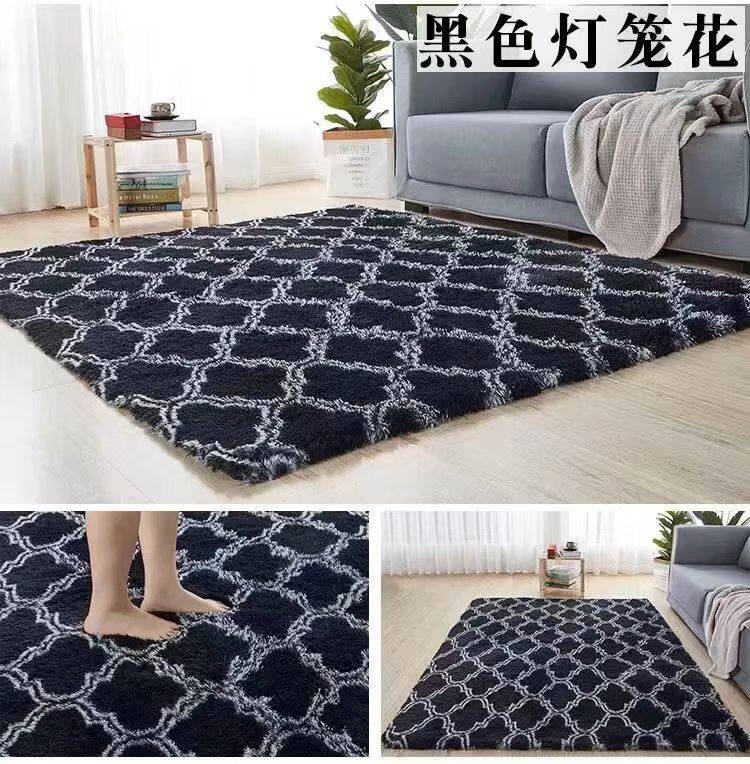 Velvet carpet 
Washing machine you can wash .
Good quality strong for long time !!
Size 160*210
120 dhs✅

Zain99
♥️♥️♥️