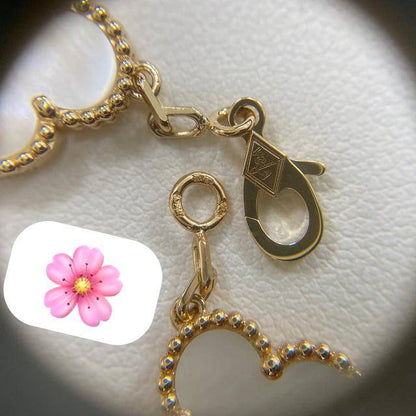 VCA ❤️‍🔥*
Bracelet 🐦‍🔥
Super master quality 💯
With normal boxes 📦 
65 dhs🪙💚
With master box 🗃️ 
110 dhs🪙💚

Zain216
♥️♥️♥️