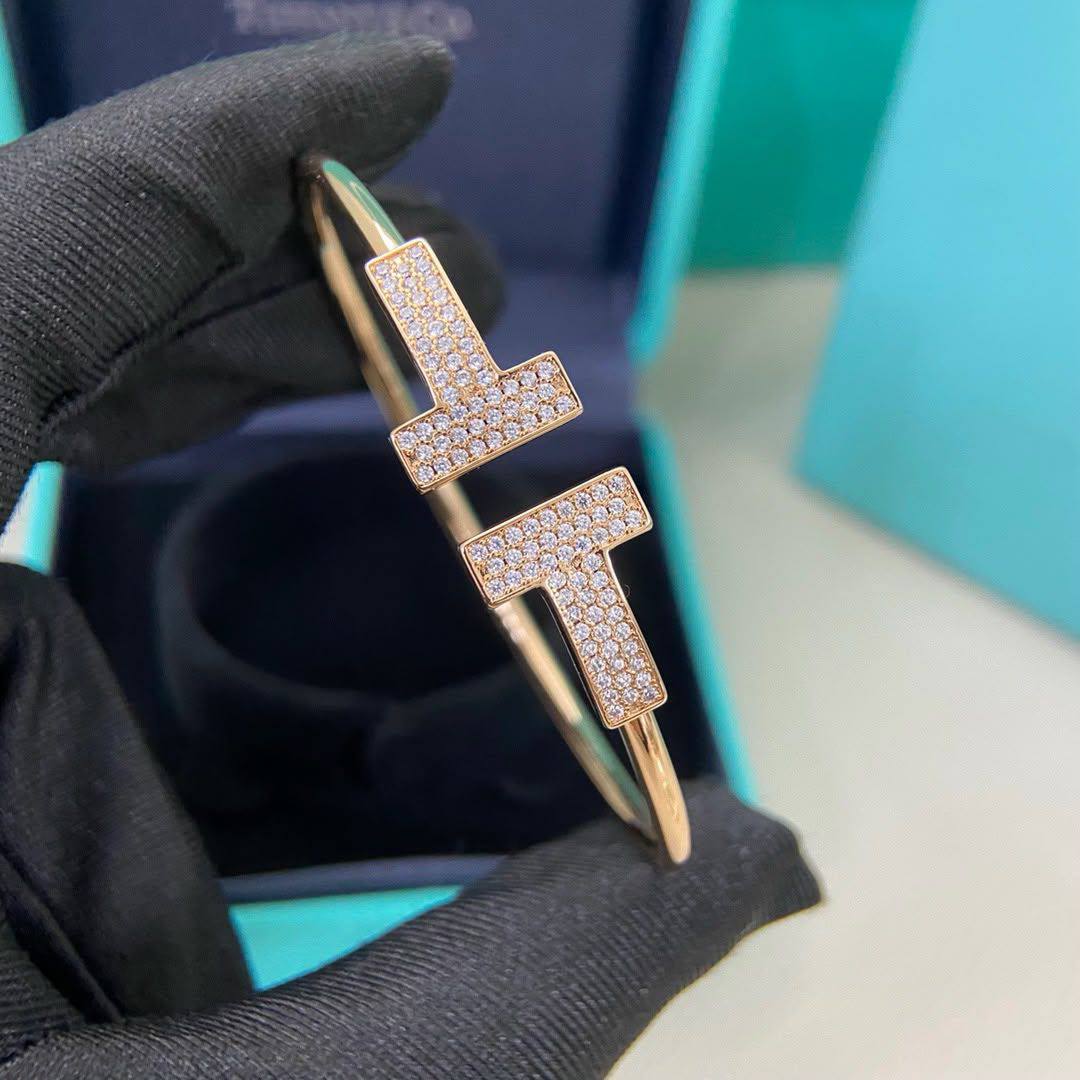Tiffany Bangle* 🍂
Master quality 

*55* AED normal box 📦

Zain48
♥️♥️♥️