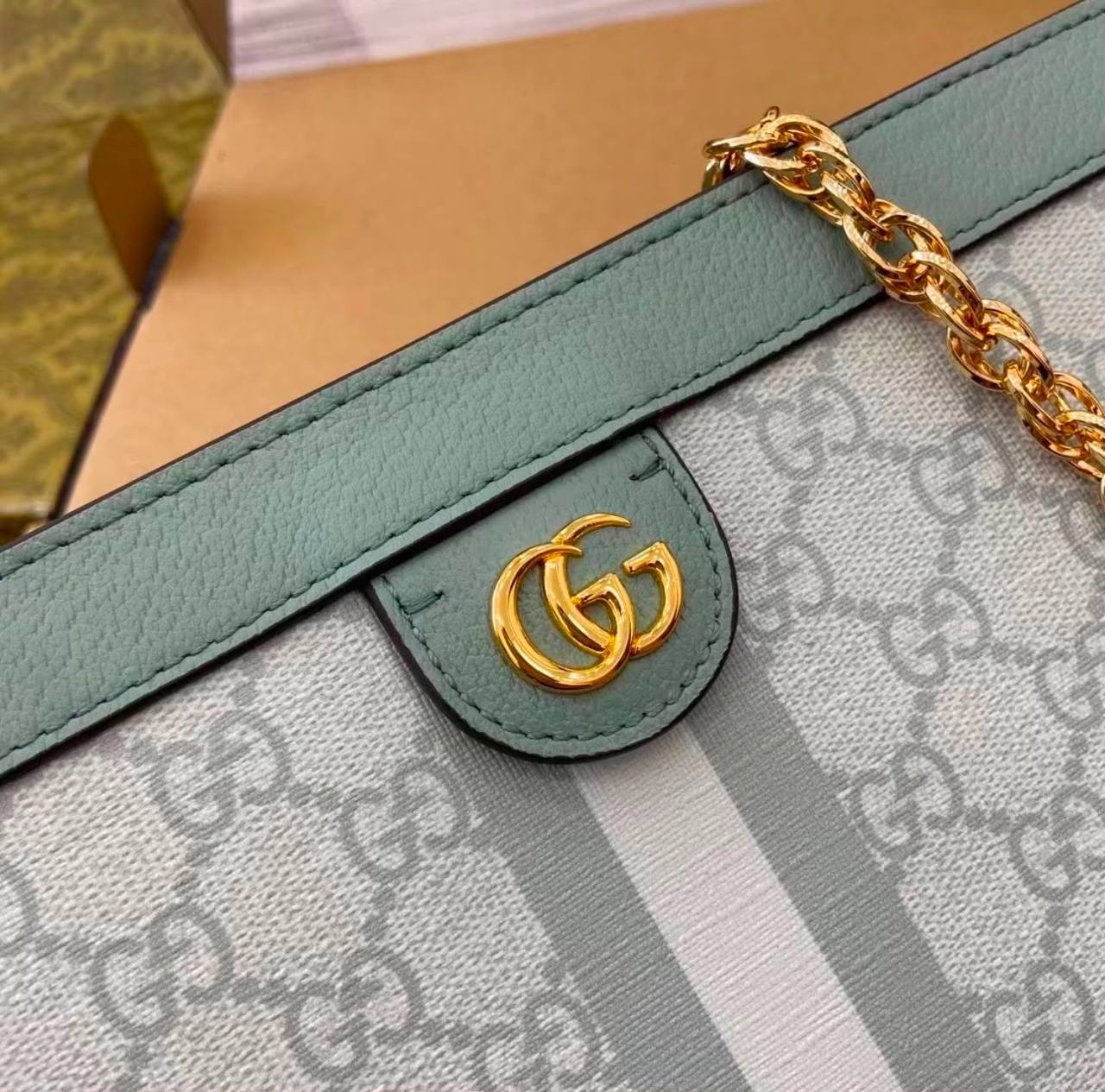 GUCCI 
COPY ONE 
 WITH BOX 
160 dhs💛

Zain295
♥️♥️♥️