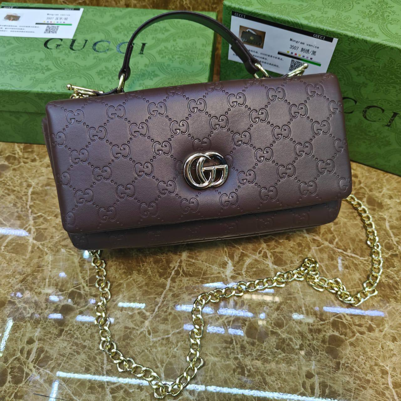 Gucci 
105 dhs🪙🌨️ 

with box 
🎁🎁🎁

Zain235
♥️♥️♥️